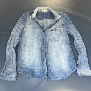 Cloth & Stone Sz L Light Blue Chambray button front Top-runs small